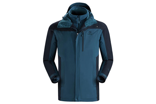 三合一沖鋒衣內(nèi)膽選擇羽絨好還是抓絨好？沖鋒衣廠家為你解答